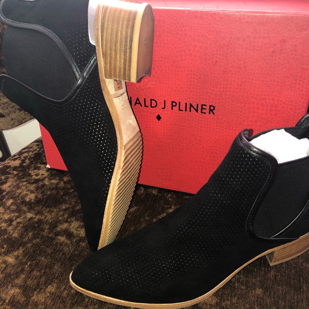 Donald J Pliner Boot shoes size 10